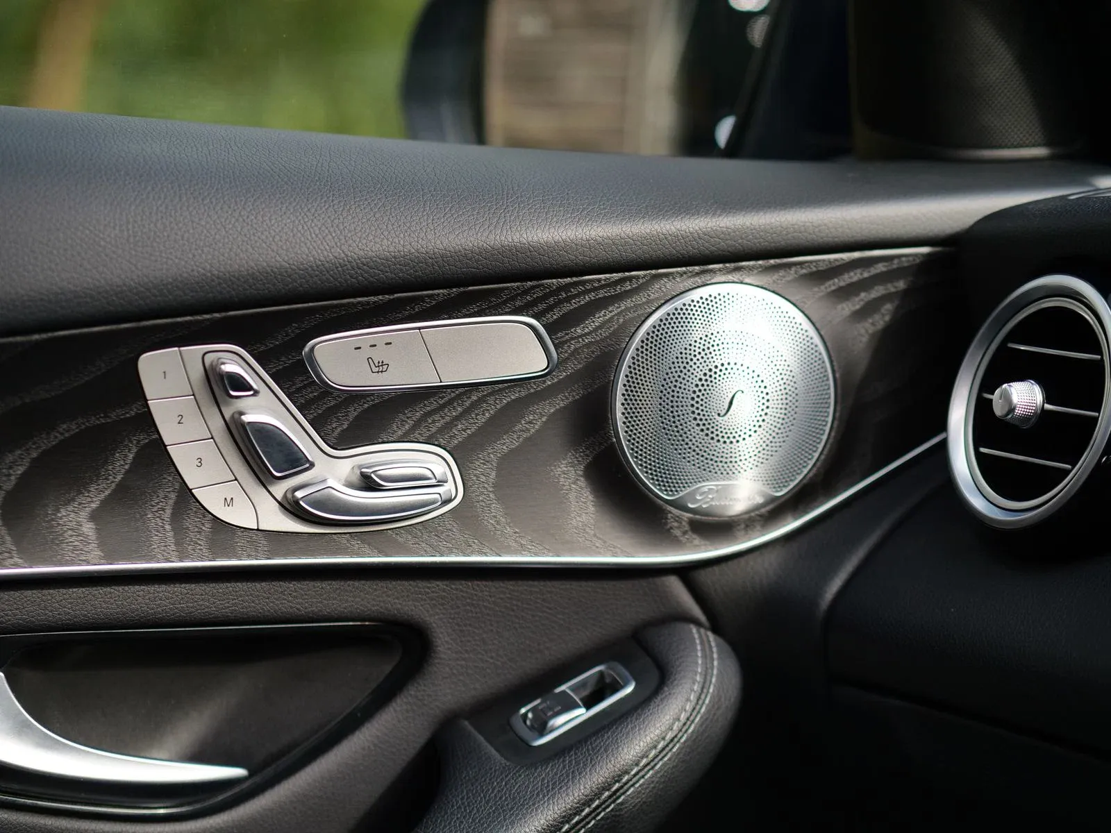 Mercedes-Benz GLC 2.1 GLC250d AMG Line (Premium Plus) SUV 5dr Diesel G-Tronic 4MATIC Euro 6 (s/s) (204 ps) 5dr Automatic 2026