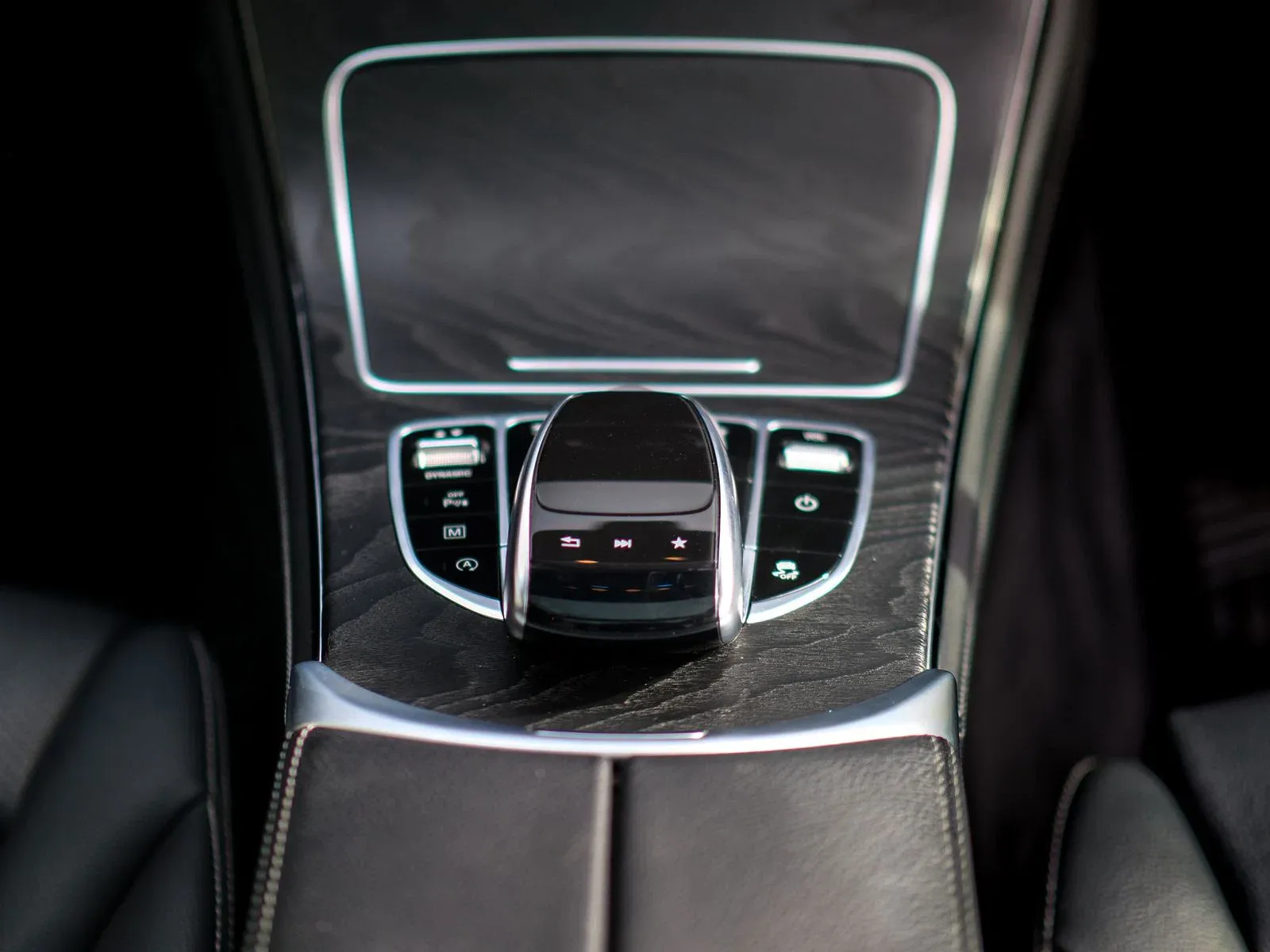 Mercedes-Benz GLC 2.1 GLC250d AMG Line (Premium Plus) SUV 5dr Diesel G-Tronic 4MATIC Euro 6 (s/s) (204 ps) 5dr Automatic 2026