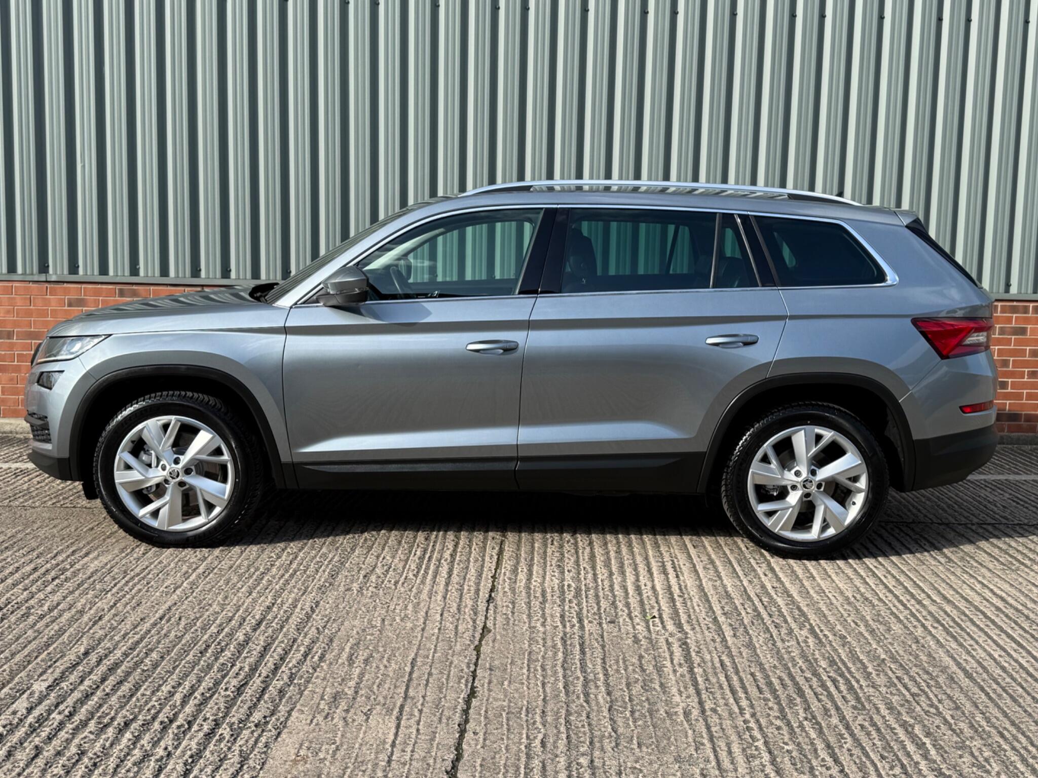 2017 Skoda Kodiaq 2.0 TDI Edition DSG 4WD Euro 6 (s/s) 5dr (7 Seat), exterior view 4