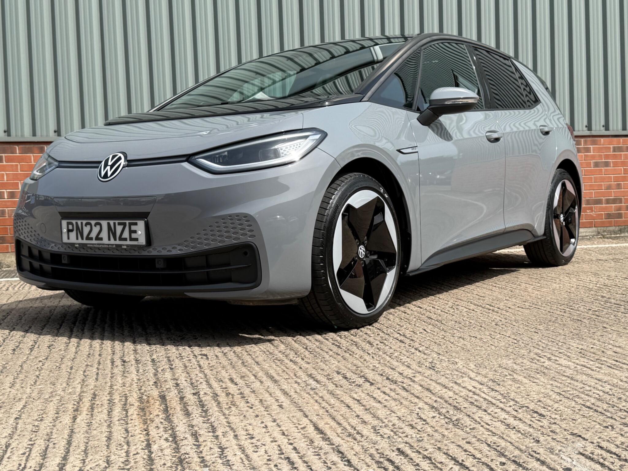 2022 Volkswagen ID.3 Pro Performance 58kWh Family Auto 5dr, exterior view 4
