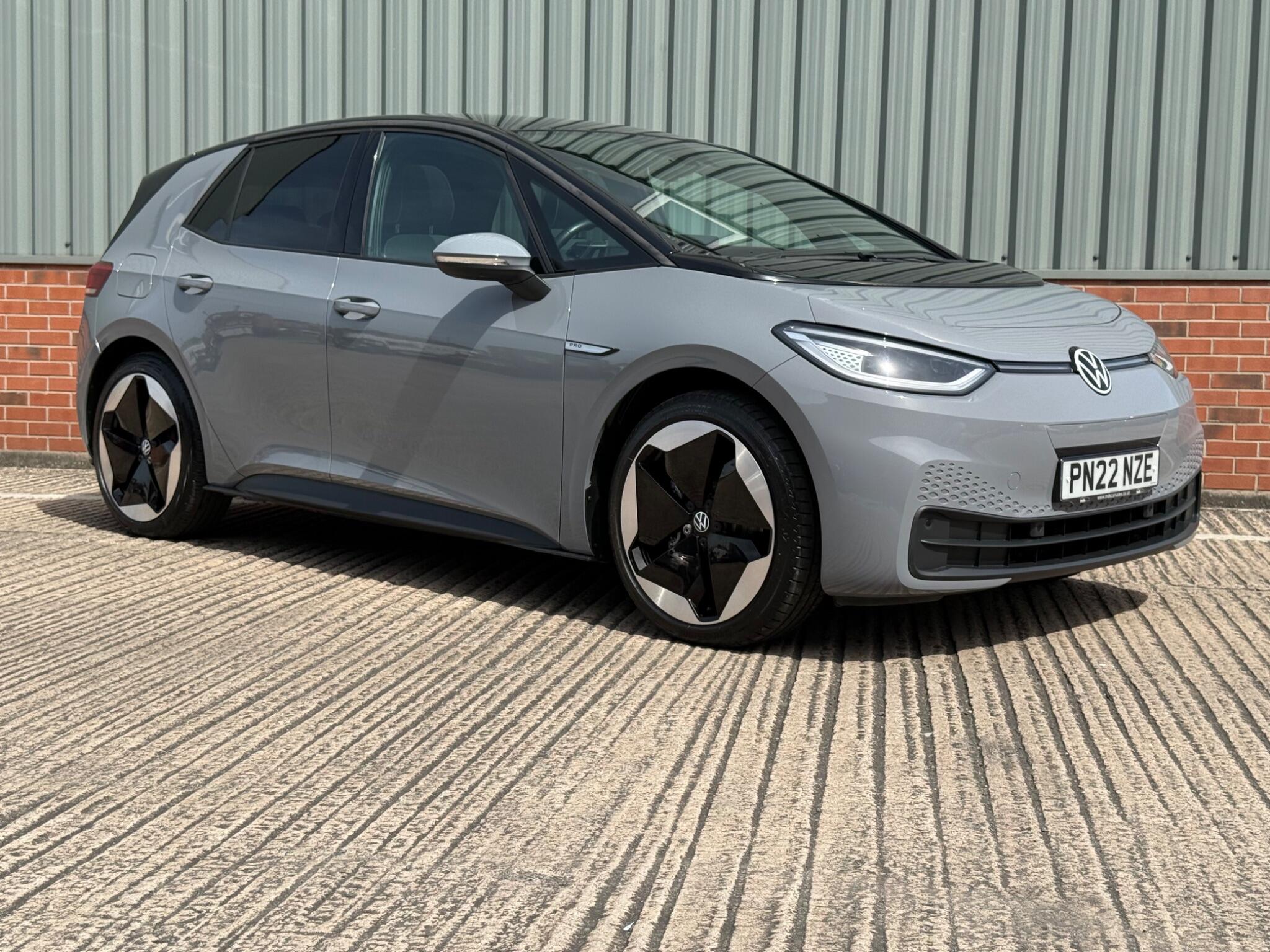 2022 Volkswagen ID.3 Pro Performance 58kWh Family Auto 5dr, exterior view 3