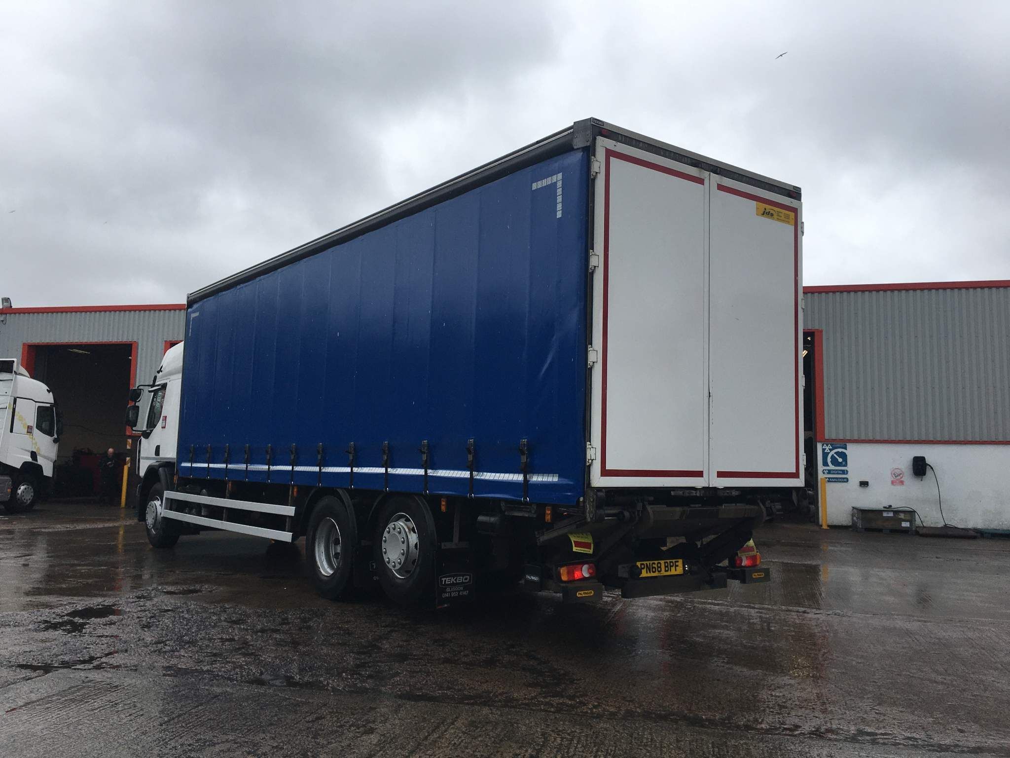 Used Renault trucks Range d 26 WIDE 6X2 R 320 2018 0dr Automatic ...