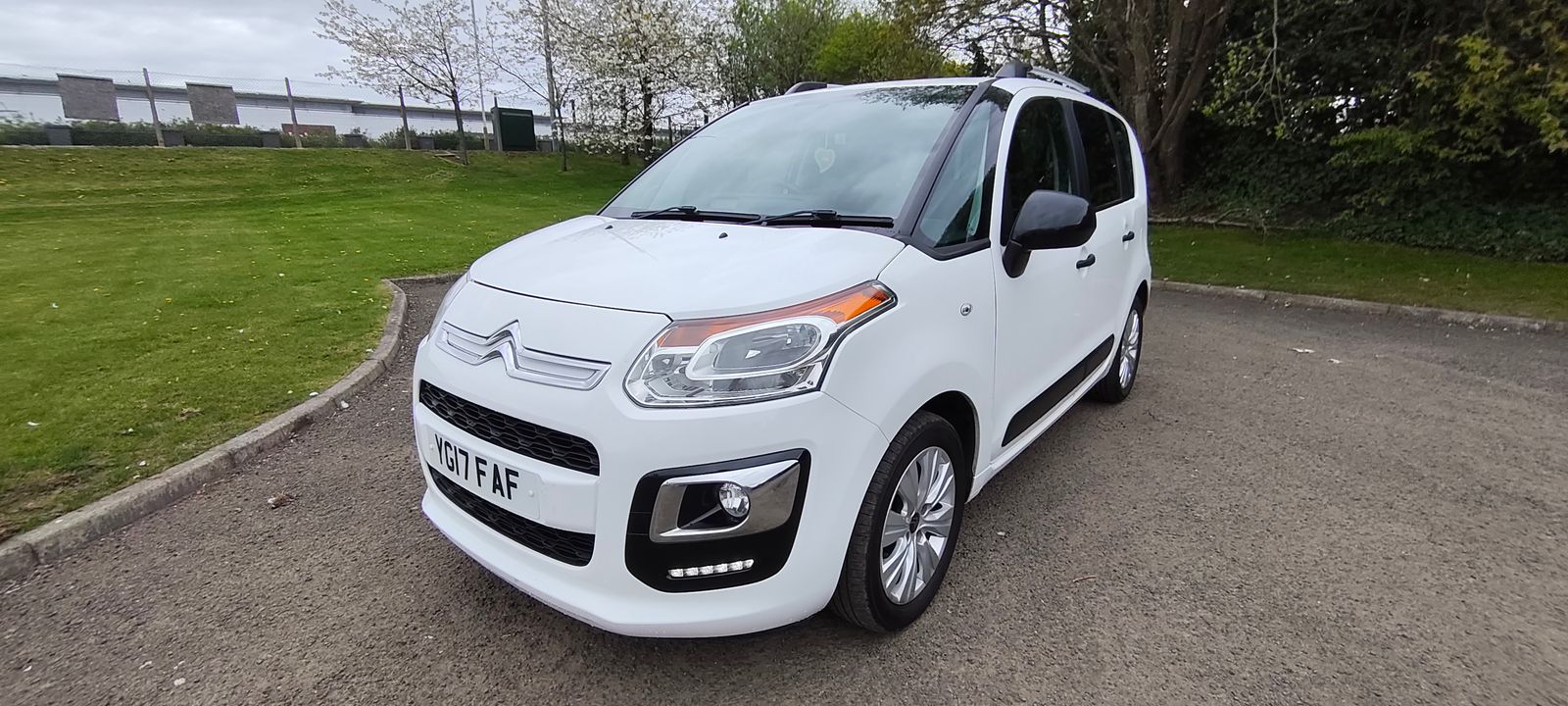 2017 Citroen C3 Picasso 1.2 PureTech Edition MPV 5dr Petrol Manual Euro 6 (110 ps) for sale, exterior front view