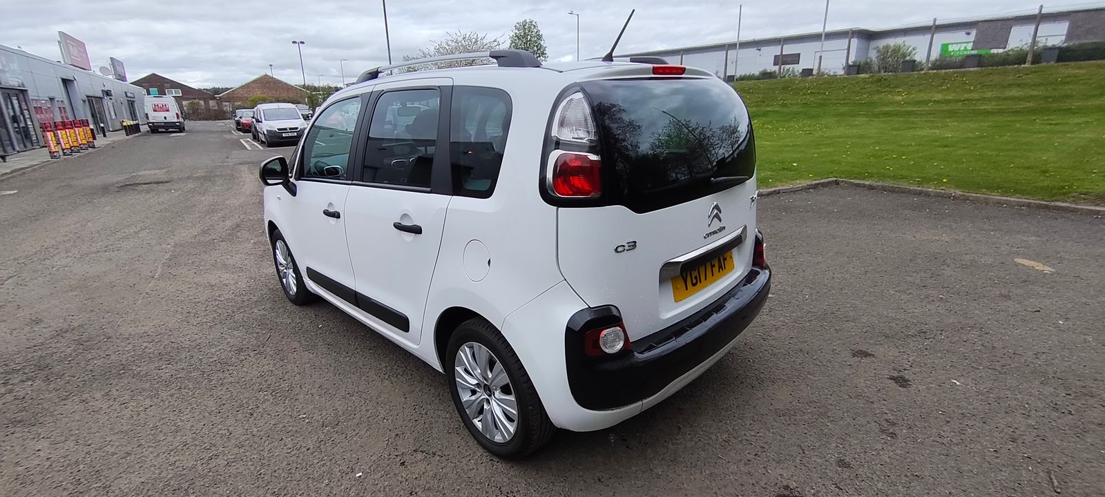 2017 Citroen C3 Picasso 1.2 PureTech Edition MPV 5dr Petrol Manual Euro 6 (110 ps), exterior view 3