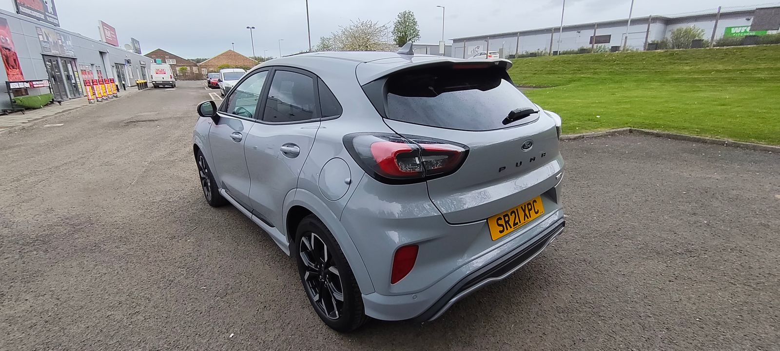 2021 Ford Puma 1.0T EcoBoost MHEV ST-Line X SUV 5dr Petrol Manual Euro 6 (s/s) (125 ps), exterior view 3