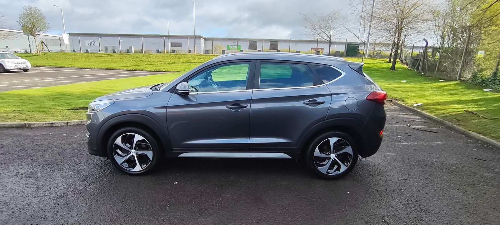 2017 Hyundai Tucson 2.0 CRDi Premium SUV 5dr Diesel Auto 4WD Euro 6 (136 ps), exterior view 2