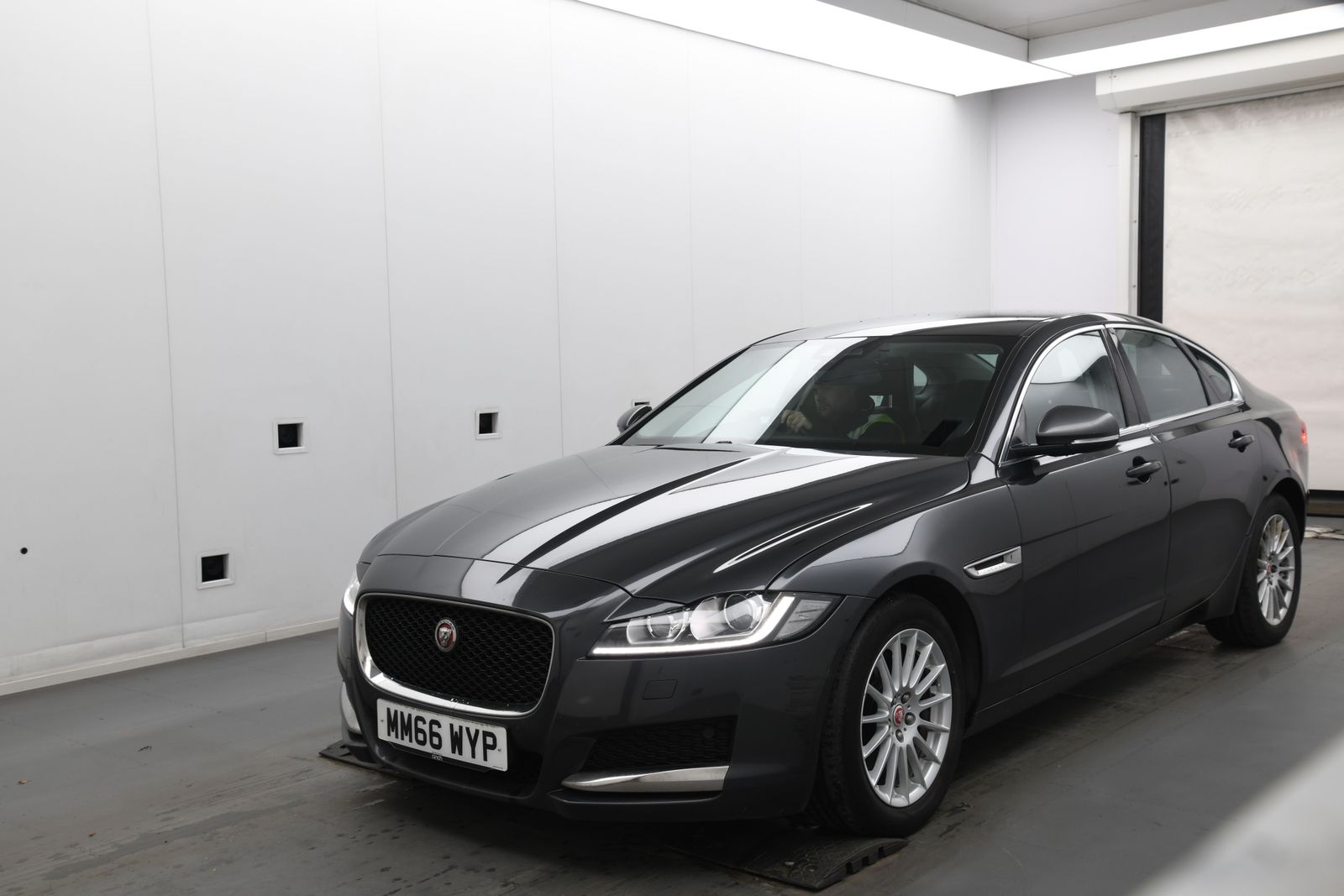 2017 Jaguar XF 2.0TD Prestige (180ps) Saloon 4d 1999cc Auto