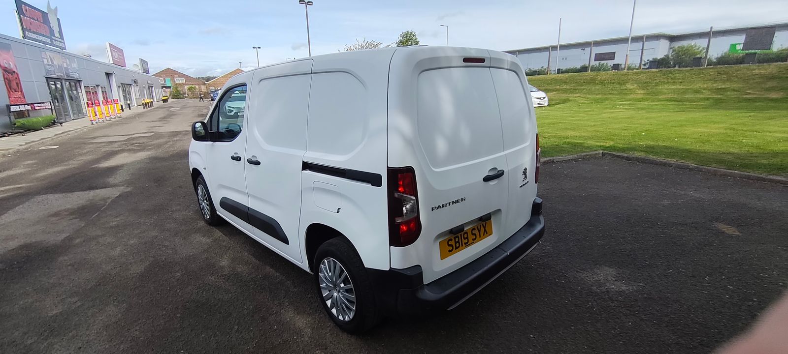 2019 Peugeot Partner 1.6 BlueHDi 650 Professional Standard Panel Van 5dr Diesel Manual SWB Euro 6 (75 bhp), exterior view 3