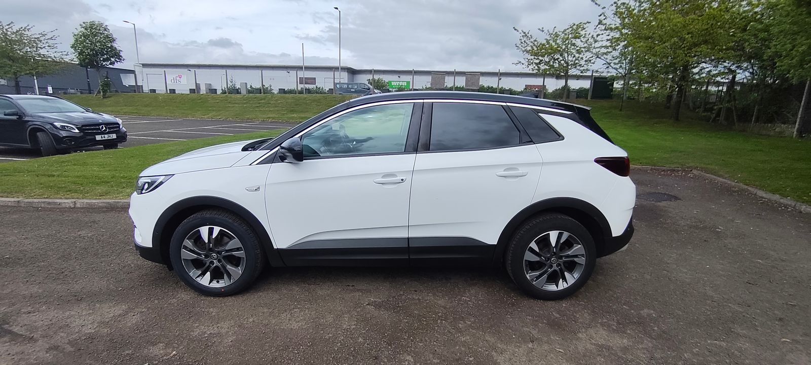 2020 Vauxhall Grandland X 1.2 Turbo SRi Nav SUV 5dr Petrol Manual Euro 6 (s/s) (130 ps), exterior view 2