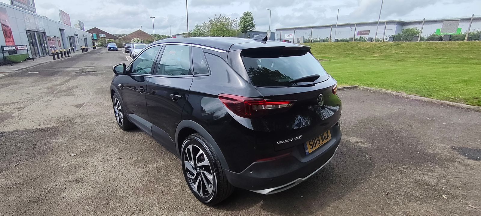 2019 Vauxhall Grandland X 1.5 Turbo D BlueInjection Elite Nav SUV 5dr Diesel Manual Euro 6 (s/s) (130 ps), exterior view 3