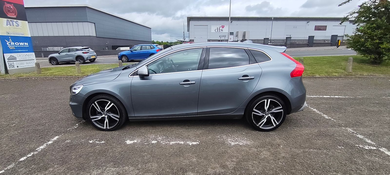 2019 Volvo V40 2.0 T3 R-Design Edition Hatchback 5dr Petrol Manual Euro 6 (s/s) (152 ps), exterior view 2
