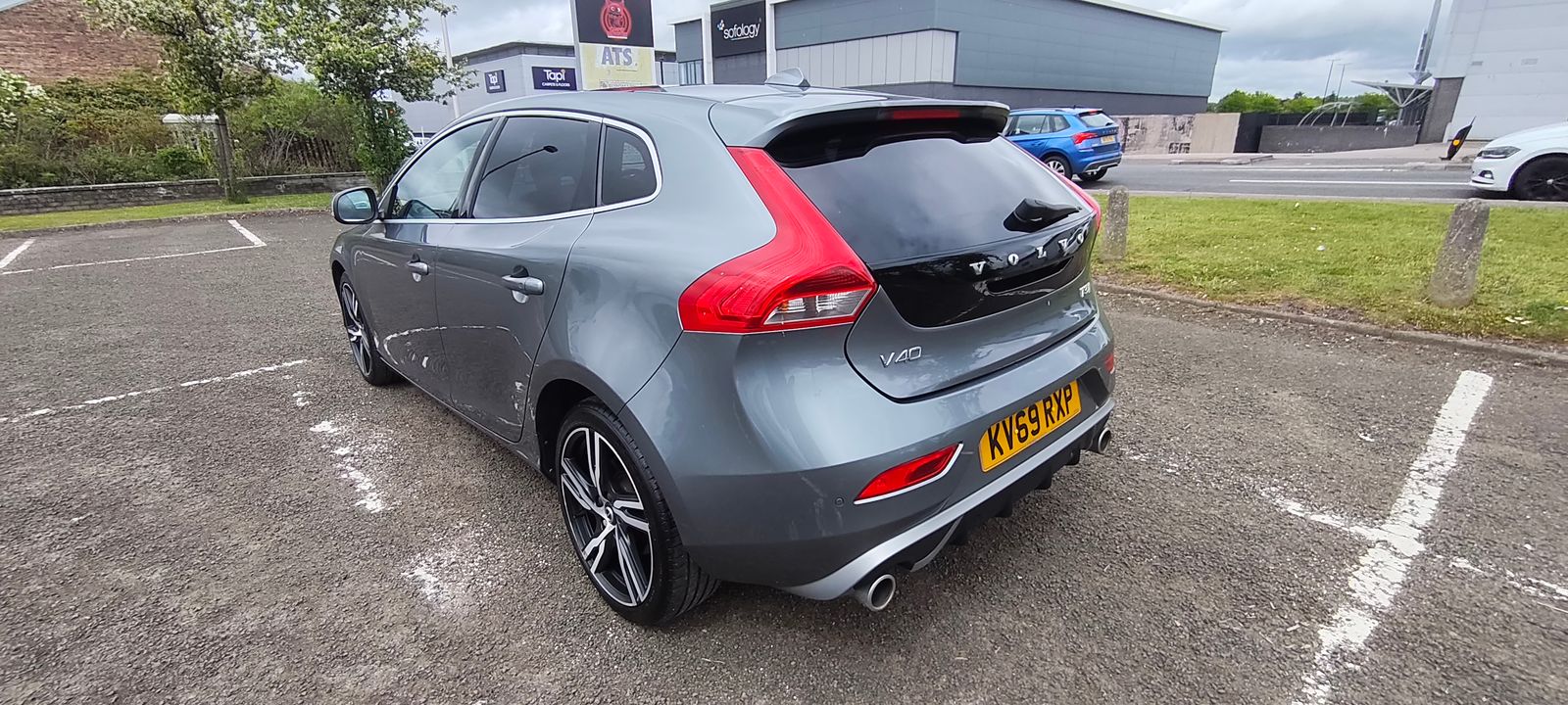 2019 Volvo V40 2.0 T3 R-Design Edition Hatchback 5dr Petrol Manual Euro 6 (s/s) (152 ps), exterior view 3