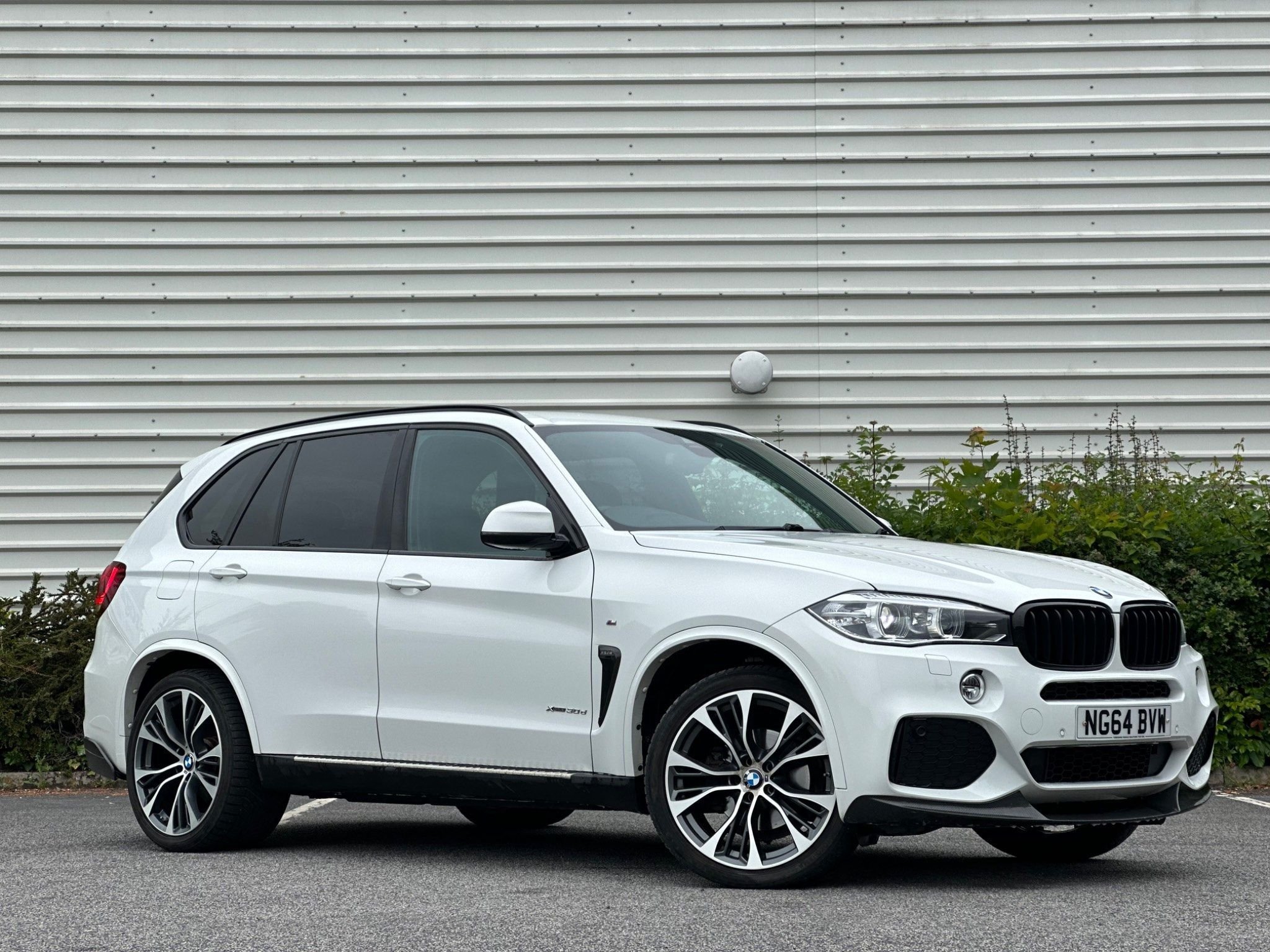 2014 BMW X5 review: Cruising, cornering, and connected in the 2014 BMW X5 -  CNET