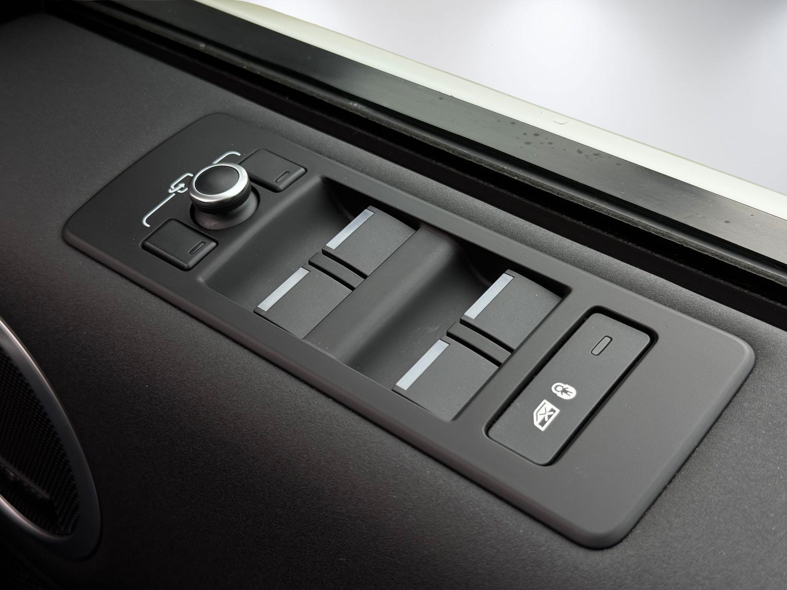 Land Rover DISCOVERY 3.0 SD V6 HSE SUV 5dr Diesel Auto 4WD Euro 6 (s/s) (306 ps) 5dr Automatic 2026