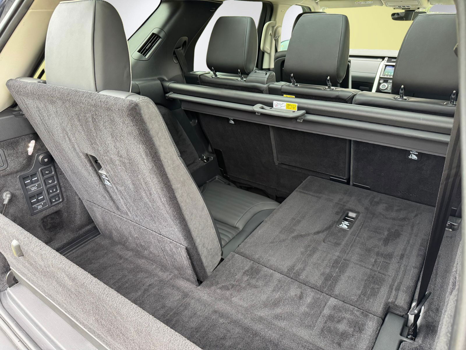 Land Rover DISCOVERY 3.0 SD V6 HSE SUV 5dr Diesel Auto 4WD Euro 6 (s/s) (306 ps) 5dr Automatic 2026