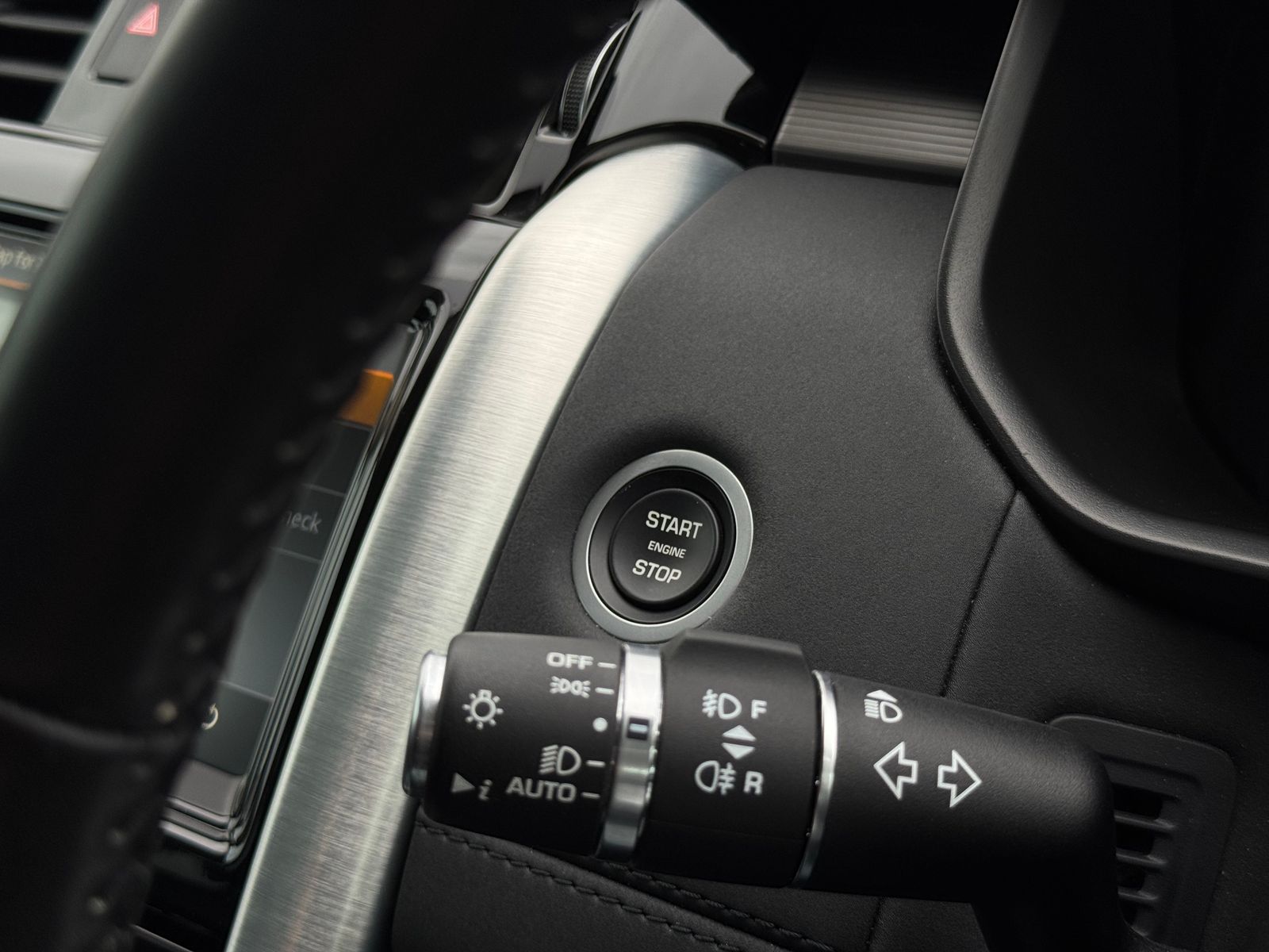 Land Rover DISCOVERY 3.0 SD V6 HSE SUV 5dr Diesel Auto 4WD Euro 6 (s/s) (306 ps) 5dr Automatic 2026