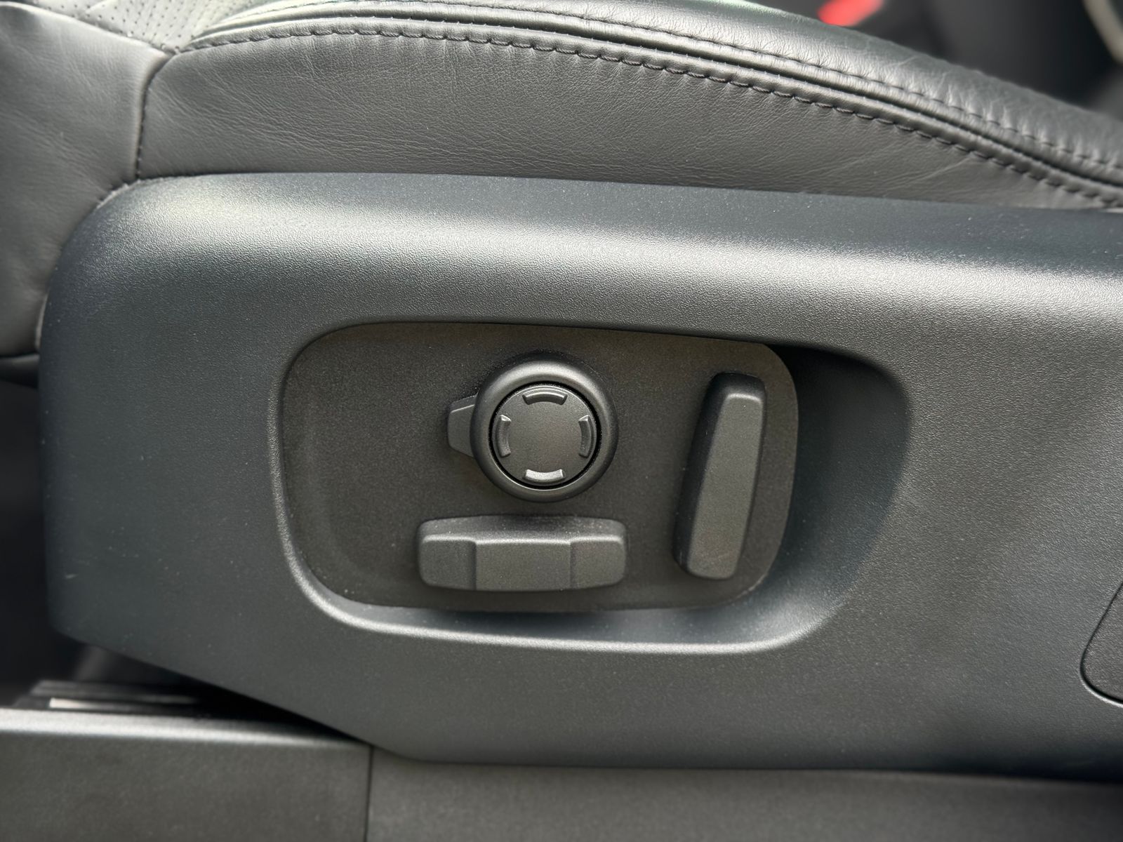 Land Rover DISCOVERY 3.0 SD V6 HSE SUV 5dr Diesel Auto 4WD Euro 6 (s/s) (306 ps) 5dr Automatic 2026