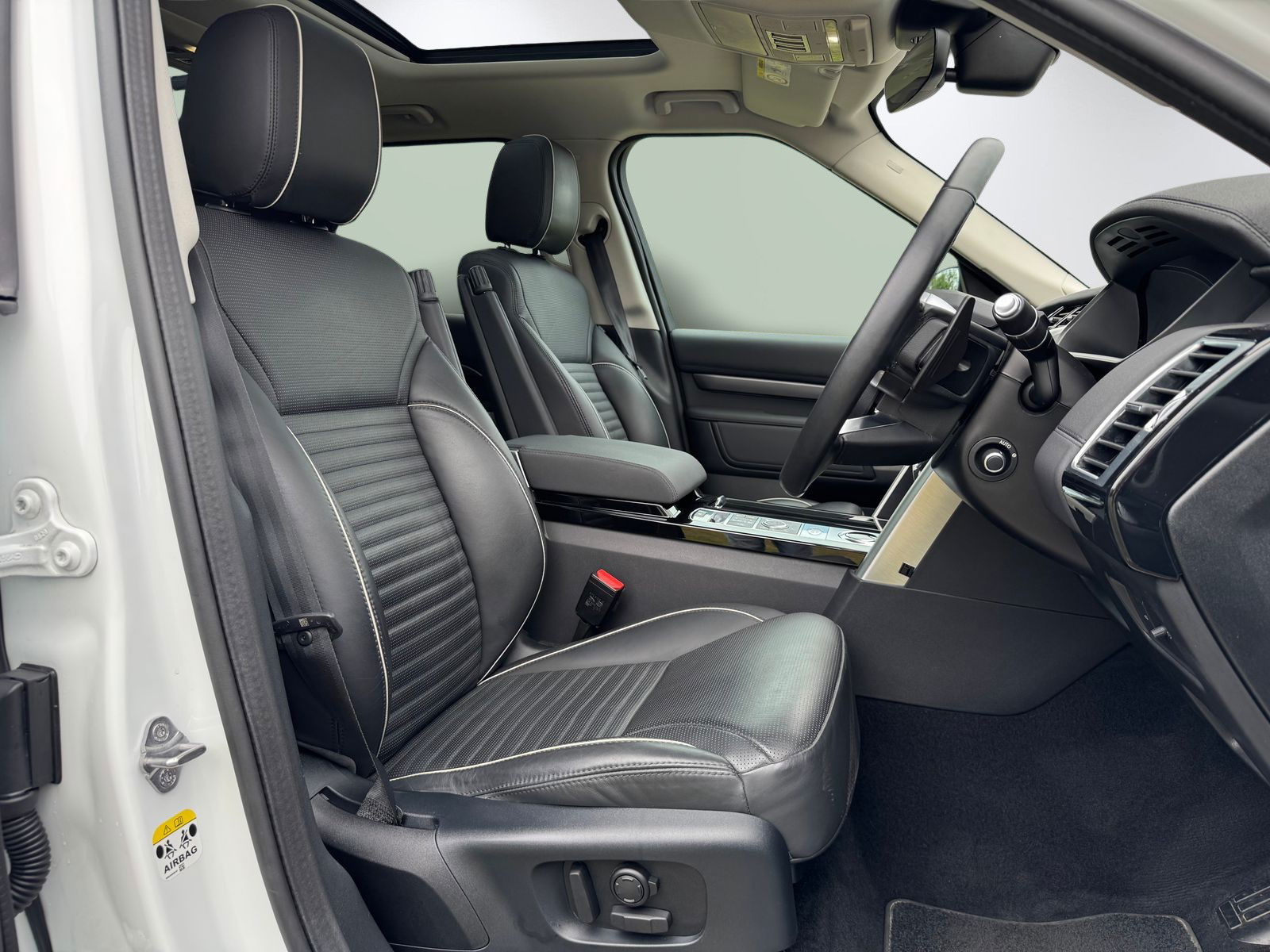 Land Rover DISCOVERY 3.0 SD V6 HSE SUV 5dr Diesel Auto 4WD Euro 6 (s/s) (306 ps) 5dr Automatic 2026