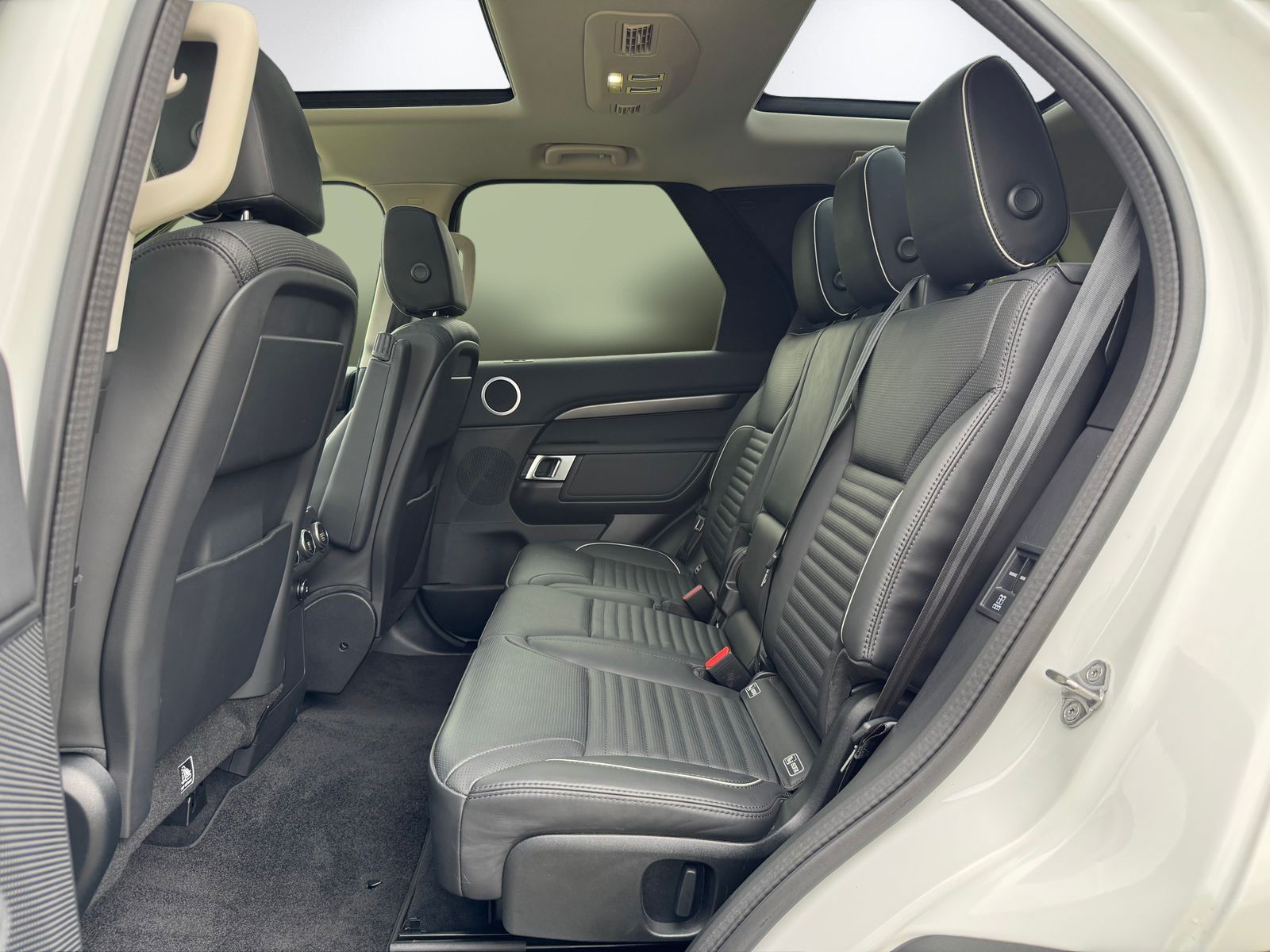 Land Rover DISCOVERY 3.0 SD V6 HSE SUV 5dr Diesel Auto 4WD Euro 6 (s/s) (306 ps) 5dr Automatic 2026