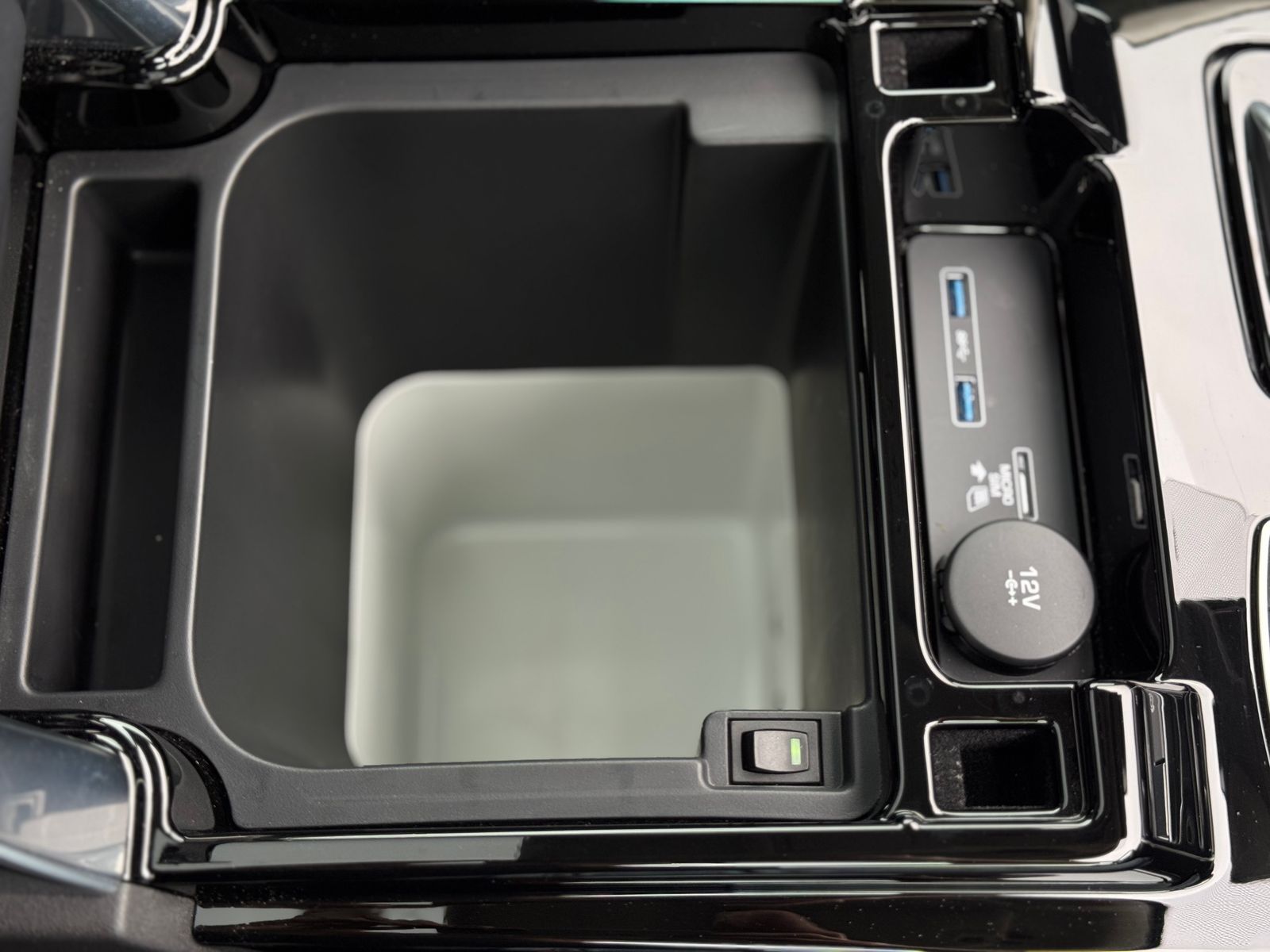 Land Rover DISCOVERY 3.0 SD V6 HSE SUV 5dr Diesel Auto 4WD Euro 6 (s/s) (306 ps) 5dr Automatic 2026