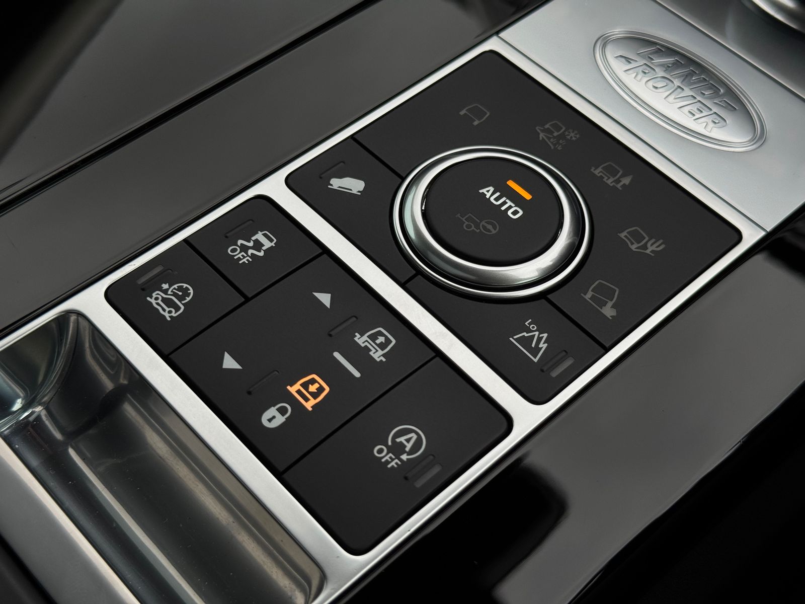 Land Rover DISCOVERY 3.0 SD V6 HSE SUV 5dr Diesel Auto 4WD Euro 6 (s/s) (306 ps) 5dr Automatic 2026