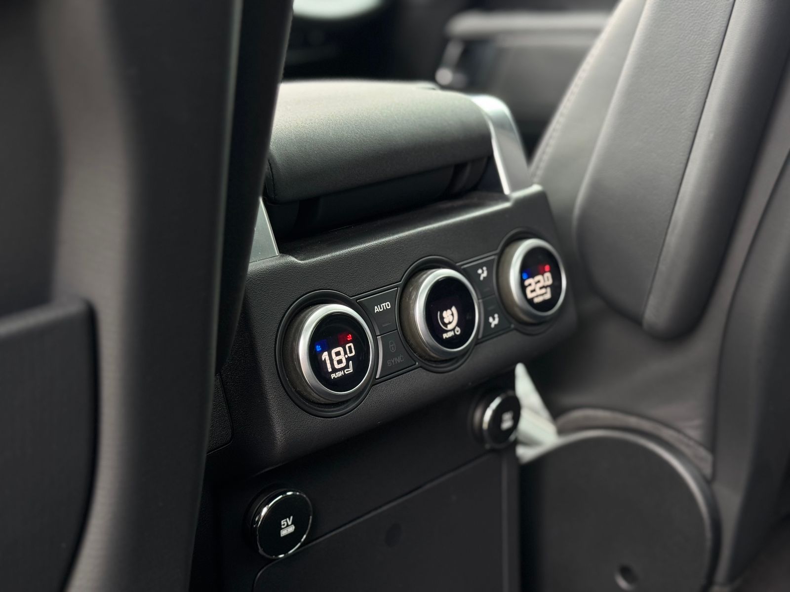 Land Rover DISCOVERY 3.0 SD V6 HSE SUV 5dr Diesel Auto 4WD Euro 6 (s/s) (306 ps) 5dr Automatic 2026