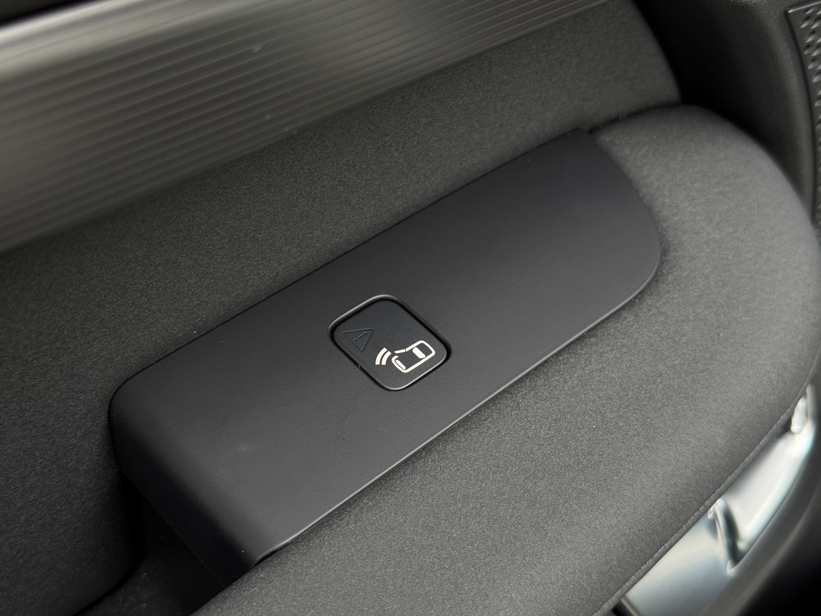 Land Rover DISCOVERY 3.0 SD V6 HSE SUV 5dr Diesel Auto 4WD Euro 6 (s/s) (306 ps) 5dr Automatic 2026