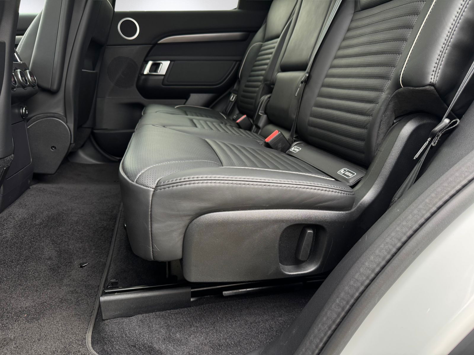 Land Rover DISCOVERY 3.0 SD V6 HSE SUV 5dr Diesel Auto 4WD Euro 6 (s/s) (306 ps) 5dr Automatic 2026