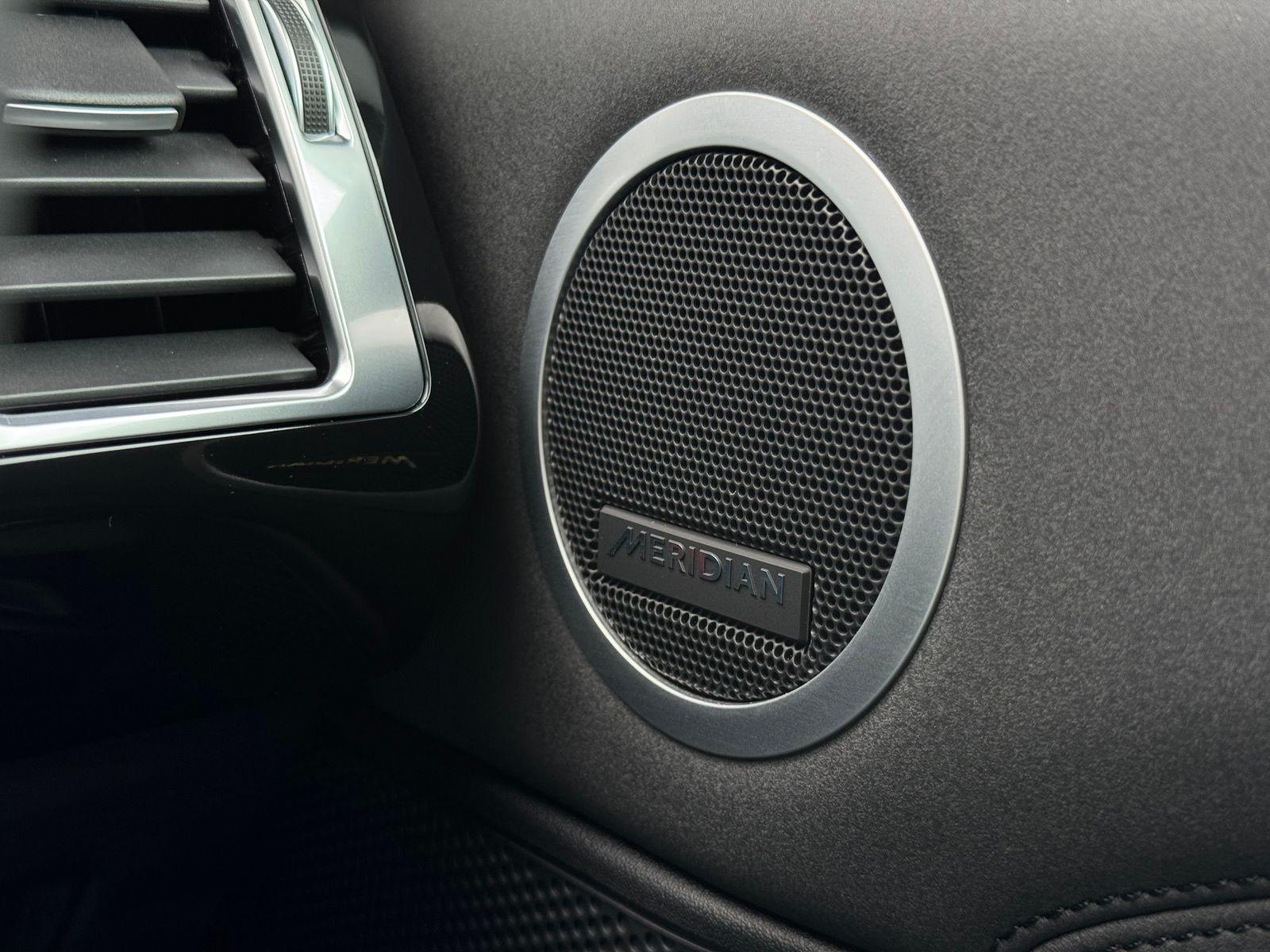 Land Rover DISCOVERY 3.0 SD V6 HSE SUV 5dr Diesel Auto 4WD Euro 6 (s/s) (306 ps) 5dr Automatic 2026