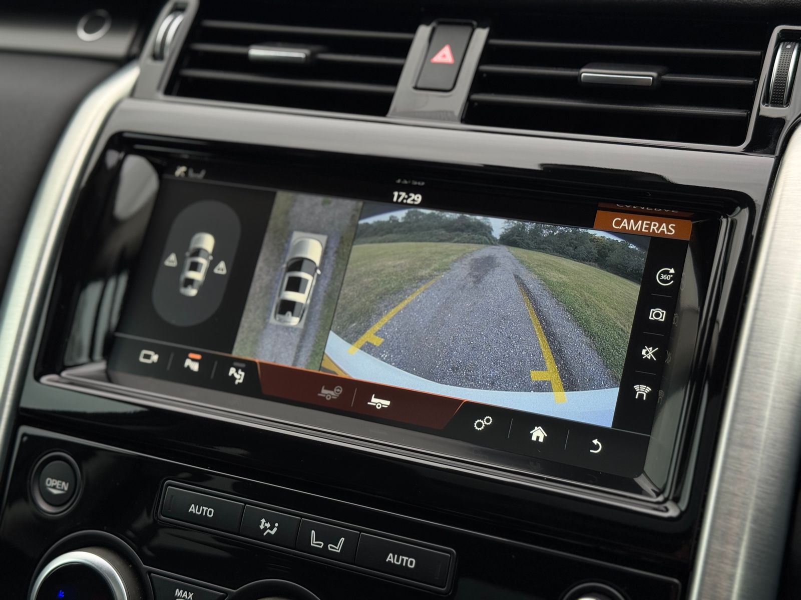 Land Rover DISCOVERY 3.0 SD V6 HSE SUV 5dr Diesel Auto 4WD Euro 6 (s/s) (306 ps) 5dr Automatic 2026