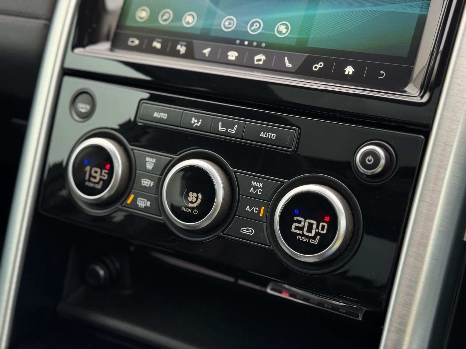 Land Rover DISCOVERY 3.0 SD V6 HSE SUV 5dr Diesel Auto 4WD Euro 6 (s/s) (306 ps) 5dr Automatic 2026