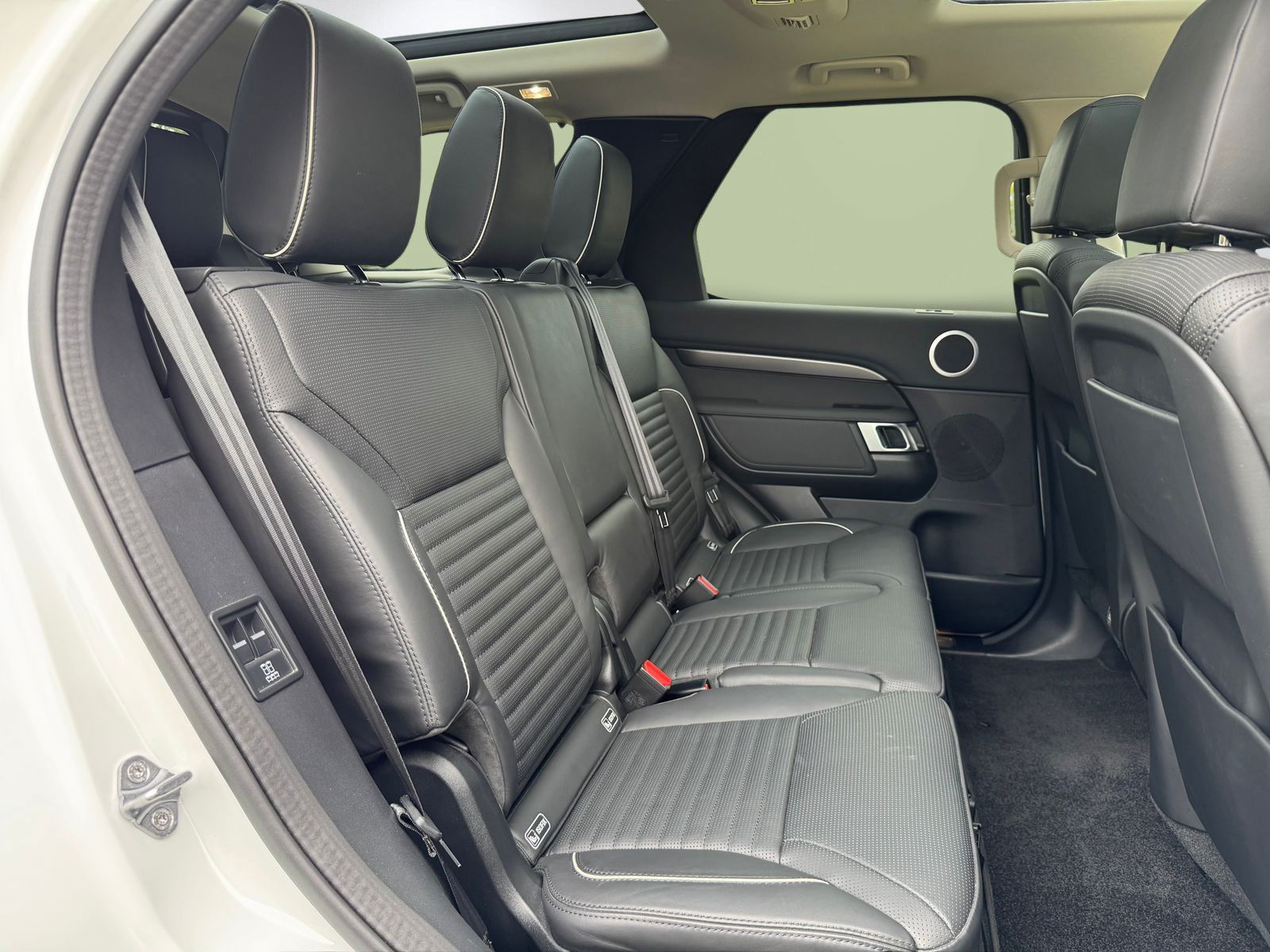 Land Rover DISCOVERY 3.0 SD V6 HSE SUV 5dr Diesel Auto 4WD Euro 6 (s/s) (306 ps) 5dr Automatic 2026