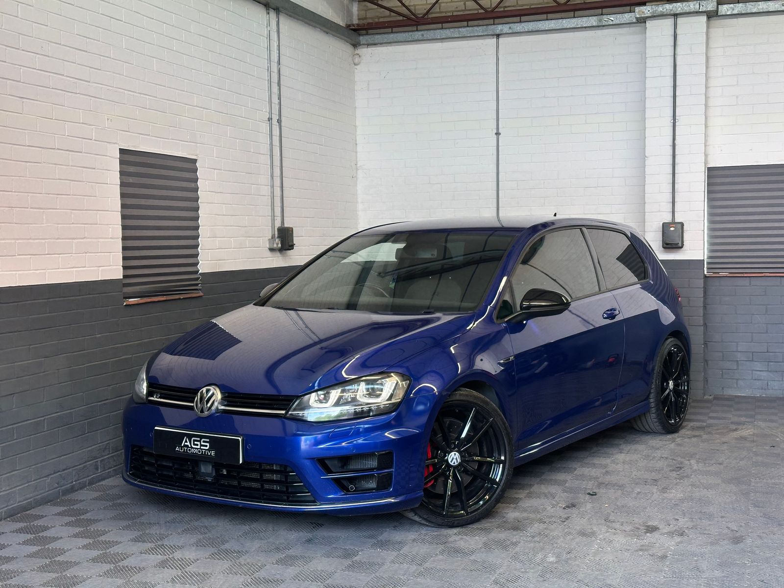 2015 Volkswagen Golf 2.0 TSI BlueMotion Tech R Hatchback 3dr Petrol DSG 4Motion Euro 6 (s/s) (300 ps), exterior view 3