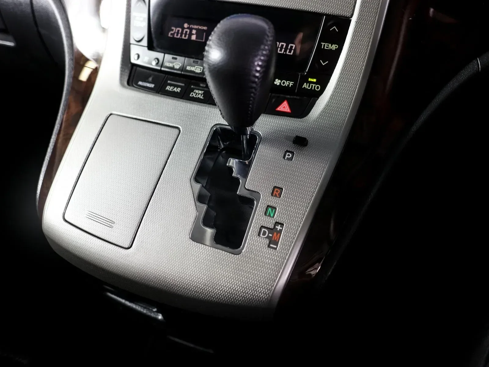 Toyota Vellfire 2.4 Auto AWD 5dr Automatic 2012