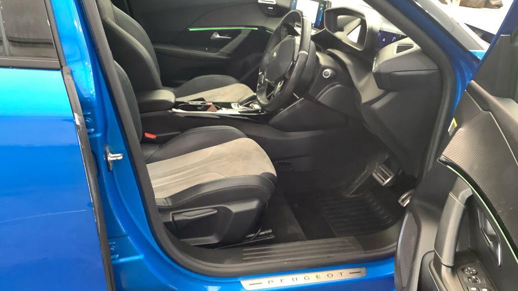 2022 Peugeot E-2008 50kWh GT Premium Auto 5dr, exterior view 3