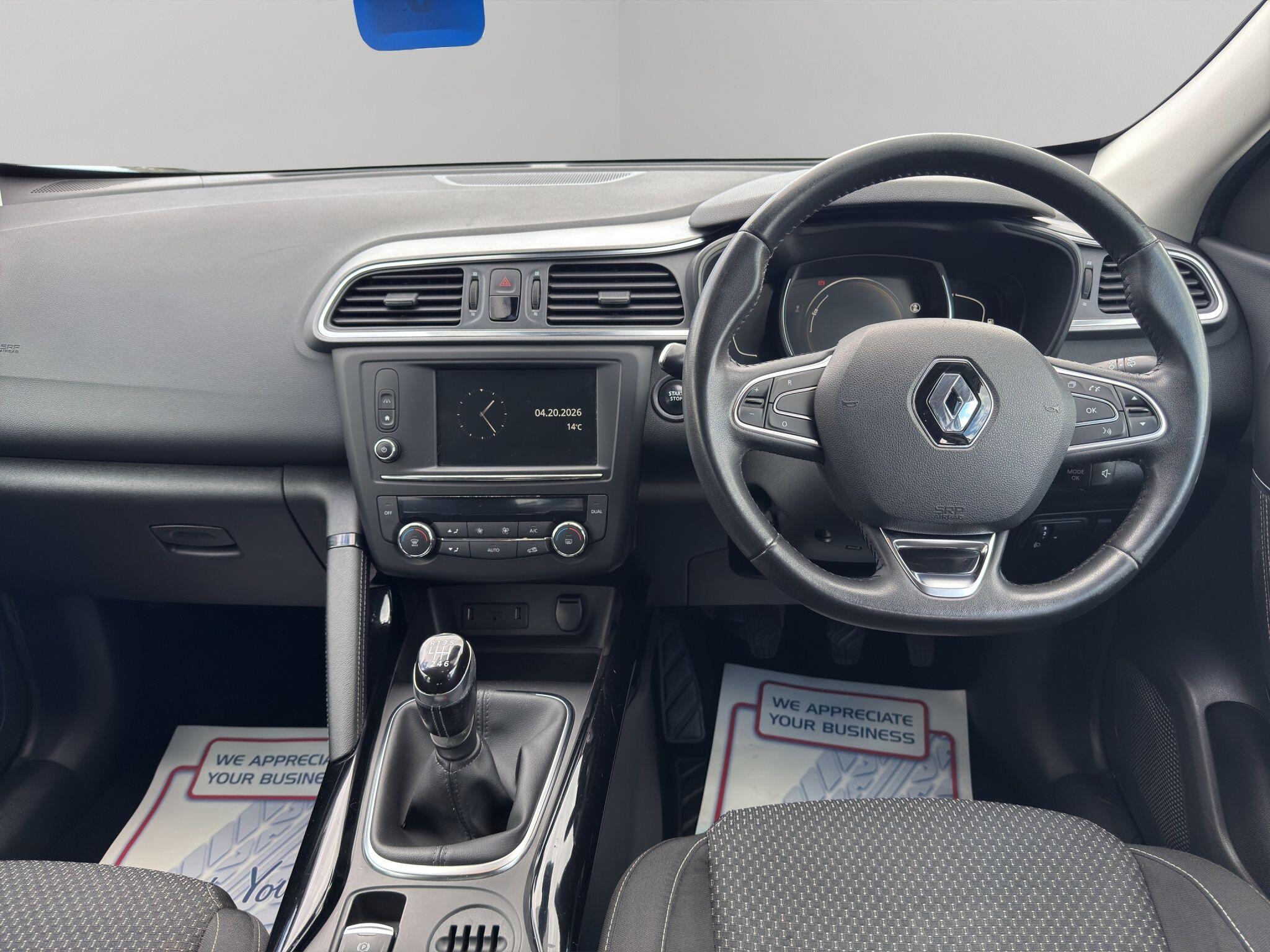 2016 Renault Kadjar 1.2 TCe Dynamique Nav Euro 6 (s/s) 5dr, exterior view 2