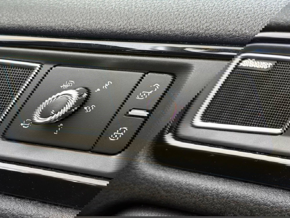 Volkswagen Touareg 3.0 TDI V6 BlueMotion Tech R-Line Tiptronic 4WD Euro 5 (s/s) 5dr