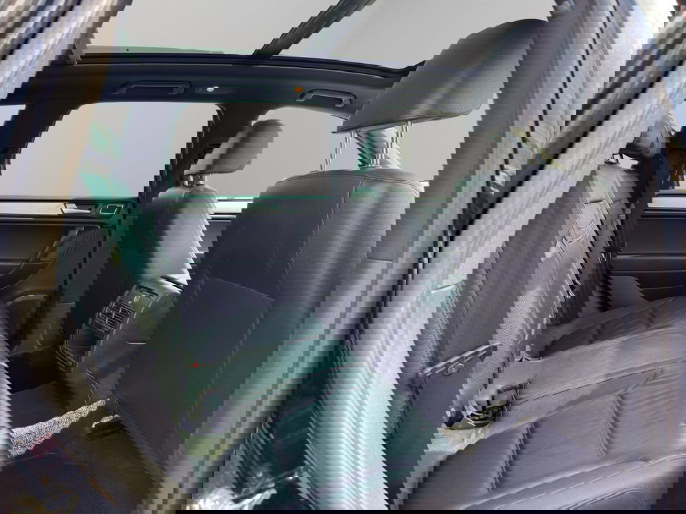 Volkswagen Touareg 3.0 TDI V6 BlueMotion Tech R-Line Tiptronic 4WD Euro 5 (s/s) 5dr