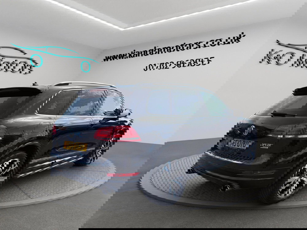 Volkswagen Touareg 3.0 TDI V6 BlueMotion Tech R-Line Tiptronic 4WD Euro 5 (s/s) 5dr