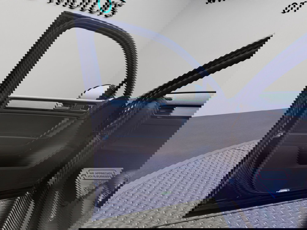 Volkswagen Touareg 3.0 TDI V6 BlueMotion Tech R-Line Tiptronic 4WD Euro 5 (s/s) 5dr