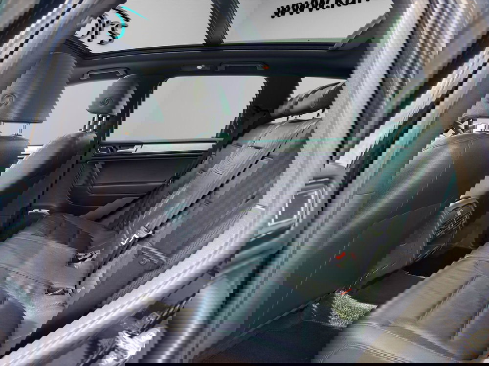 Volkswagen Touareg 3.0 TDI V6 BlueMotion Tech R-Line Tiptronic 4WD Euro 5 (s/s) 5dr