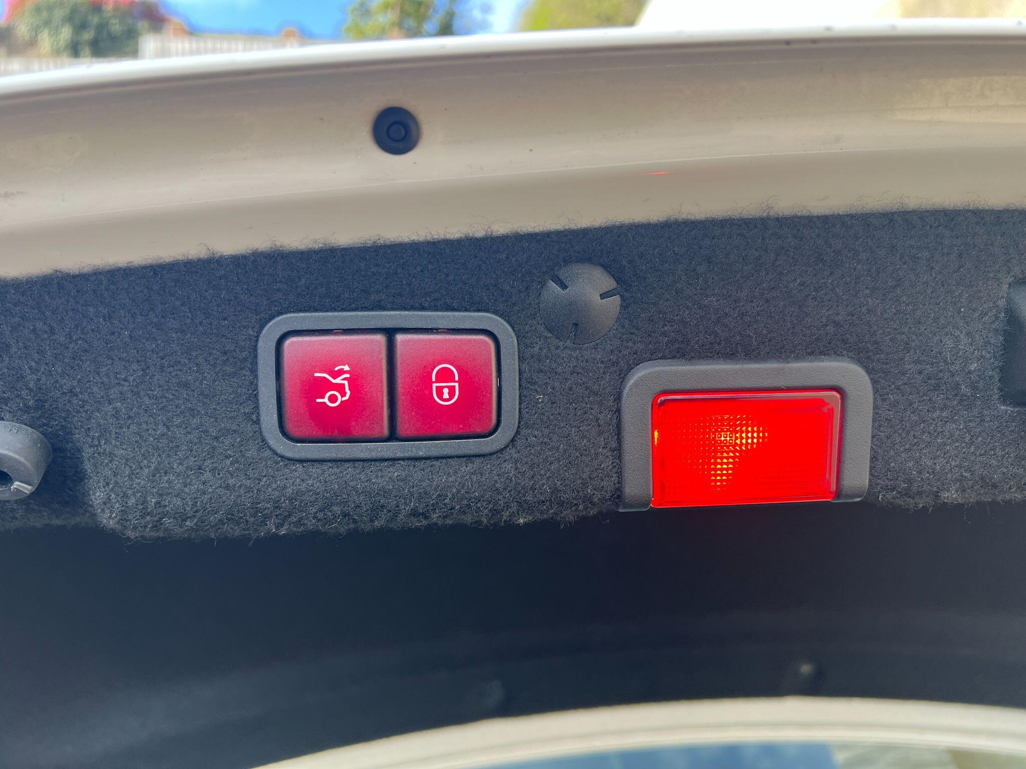 Mercedes-Benz C Class 2.0 C350e 6.4kWh Sport (Premium) G-Tronic+ Euro 6 (s/s) 4dr 4dr Automatic 2026