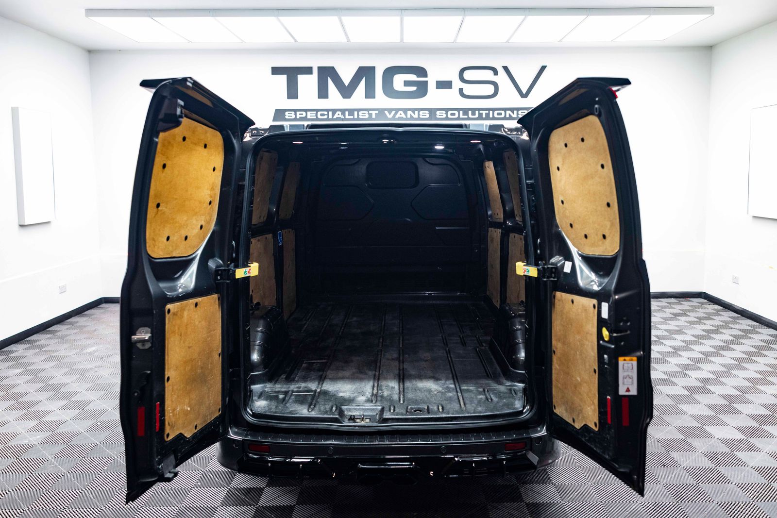 Ford Transit Custom 2.0 300 EcoBlue Limited Panel Van 5dr Diesel Manual L2 H1 Euro 6 (130 ps) RS SPORT 5dr Manual 2026