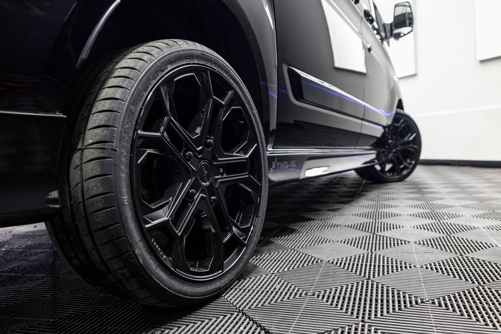 Ford Transit Custom 2.0 300 TRANSIT CUSTOM Limited Crew Van Double Cab 5dr Diesel Manual L1 H1 Euro 6 6 SEAT 170PS TMG RS SPORT 5dr Manual 2025