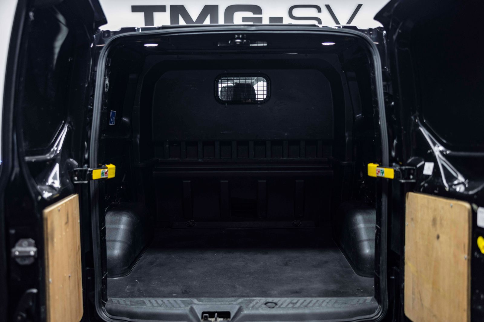 Ford Transit Custom 2.0 300 TRANSIT CUSTOM Limited Crew Van Double Cab 5dr Diesel Manual L1 H1 Euro 6 6 SEAT 170PS TMG RS SPORT 5dr Manual 2025