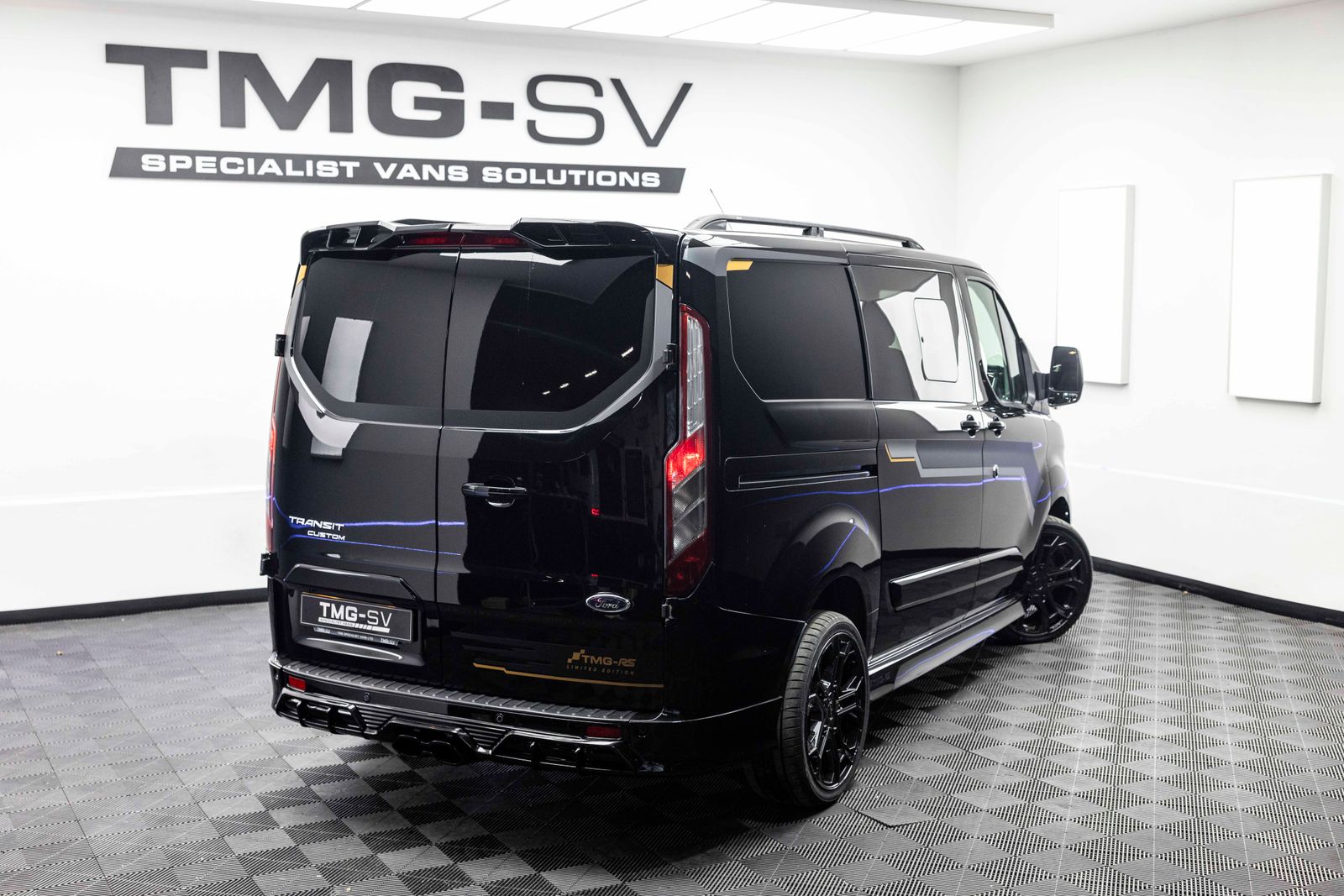 Ford Transit Custom 2.0 300 TRANSIT CUSTOM Limited Crew Van Double Cab 5dr Diesel Manual L1 H1 Euro 6 6 SEAT 170PS TMG RS SPORT 5dr Manual 2025