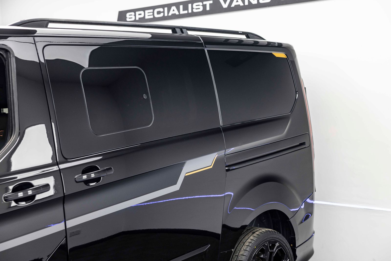 Ford Transit Custom 2.0 300 TRANSIT CUSTOM Limited Crew Van Double Cab 5dr Diesel Manual L1 H1 Euro 6 6 SEAT 170PS TMG RS SPORT 5dr Manual 2025