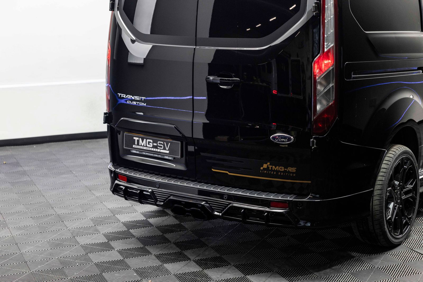 Ford Transit Custom 2.0 300 TRANSIT CUSTOM Limited Crew Van Double Cab 5dr Diesel Manual L1 H1 Euro 6 6 SEAT 170PS TMG RS SPORT 5dr Manual 2025