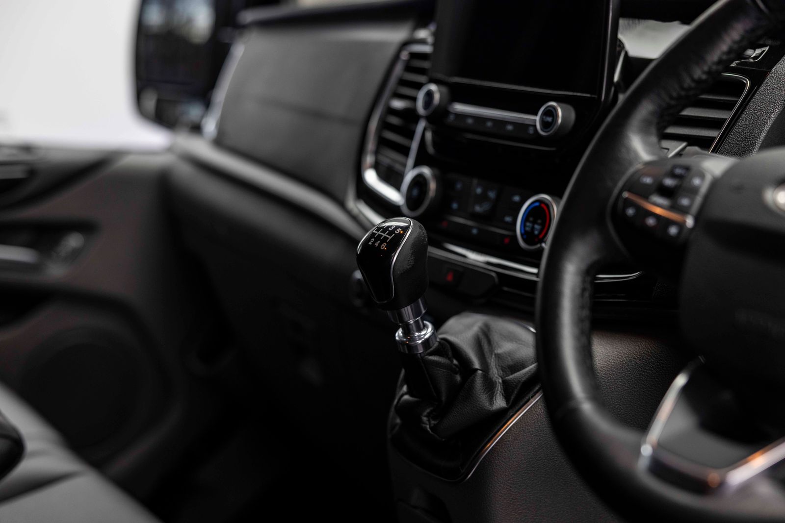 Ford Transit Custom 2.0 300 TRANSIT CUSTOM Limited Crew Van Double Cab 5dr Diesel Manual L1 H1 Euro 6 6 SEAT 170PS TMG RS SPORT 5dr Manual 2025