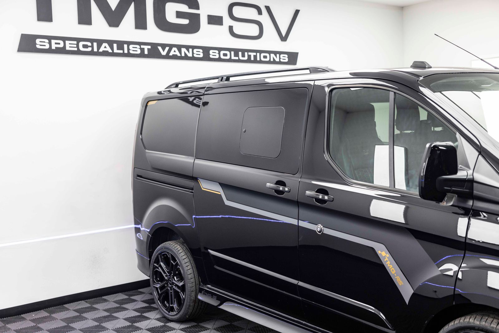 Ford Transit Custom 2.0 300 TRANSIT CUSTOM Limited Crew Van Double Cab 5dr Diesel Manual L1 H1 Euro 6 6 SEAT 170PS TMG RS SPORT 5dr Manual 2025